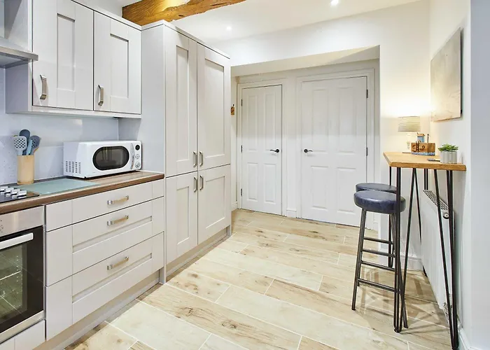 Host & Stay - The Snug